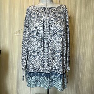 Liz Claiborne blue and white Floral tee jersey knit Blouse